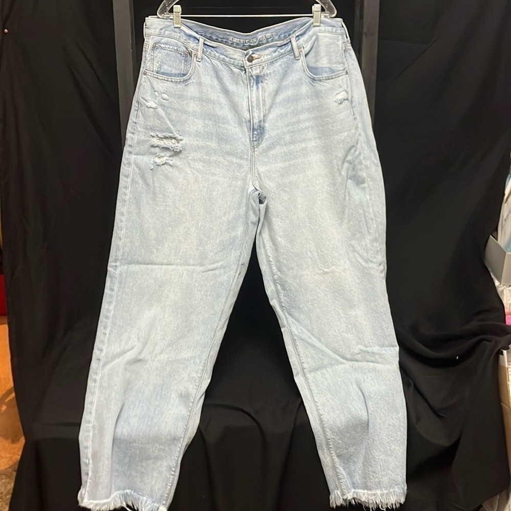 American Eagle- light blue wash Skater Jean